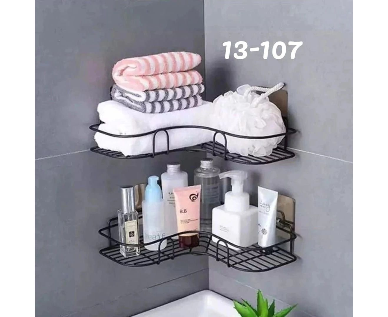 Фото угловой ванны с органайзером для шампуней